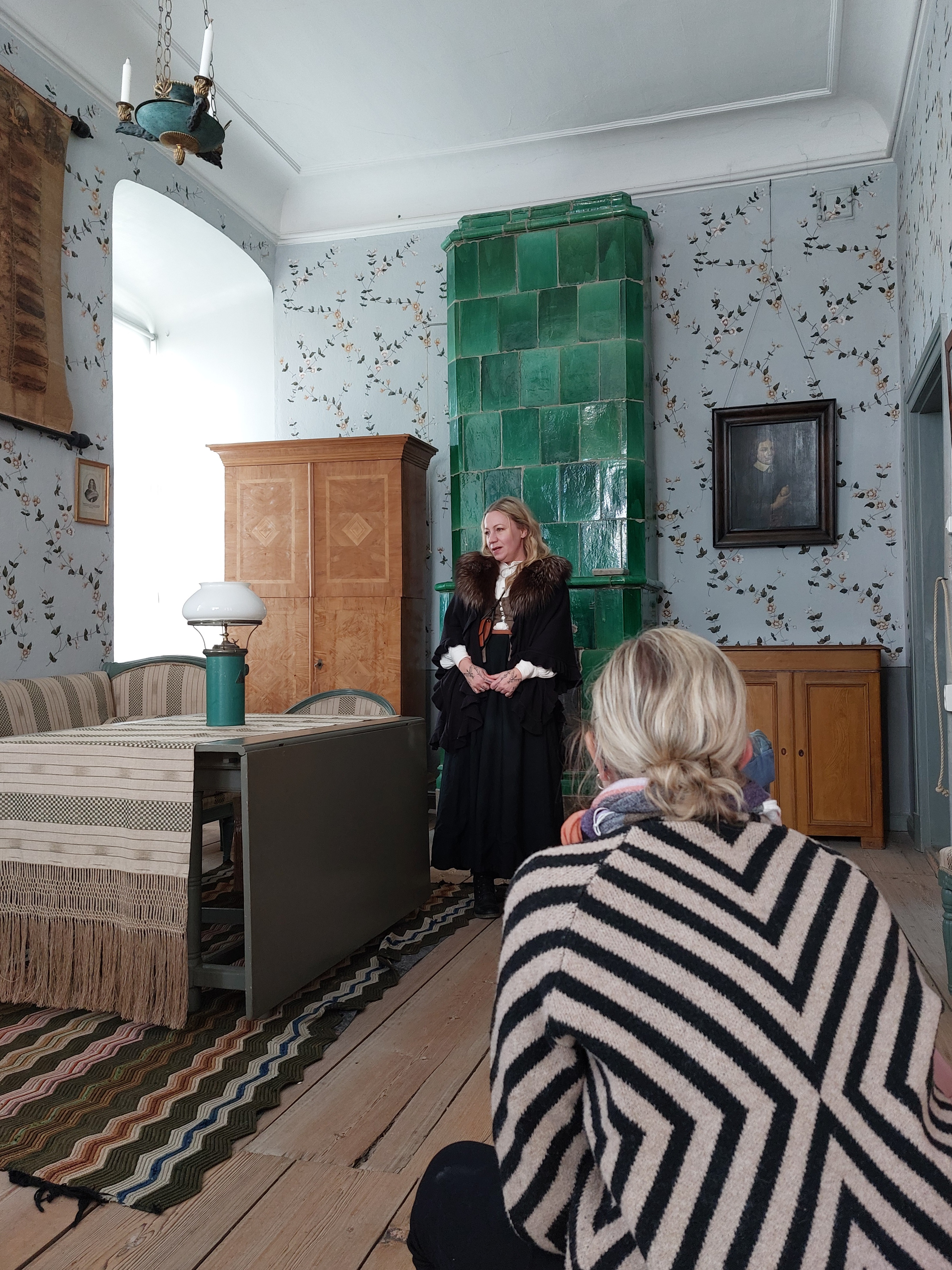 Bild på pyssel och händer