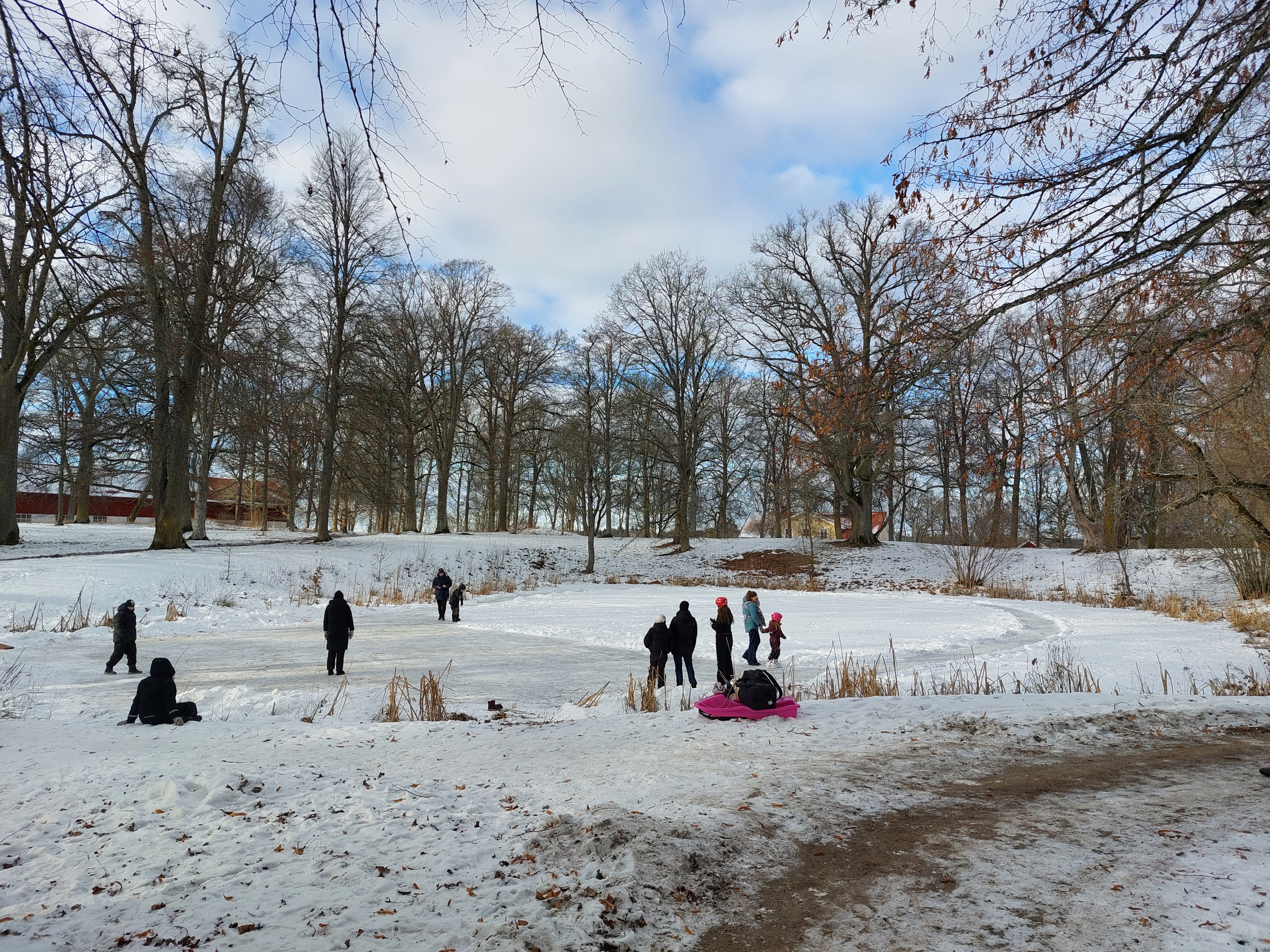 Bild på pyssel och händer