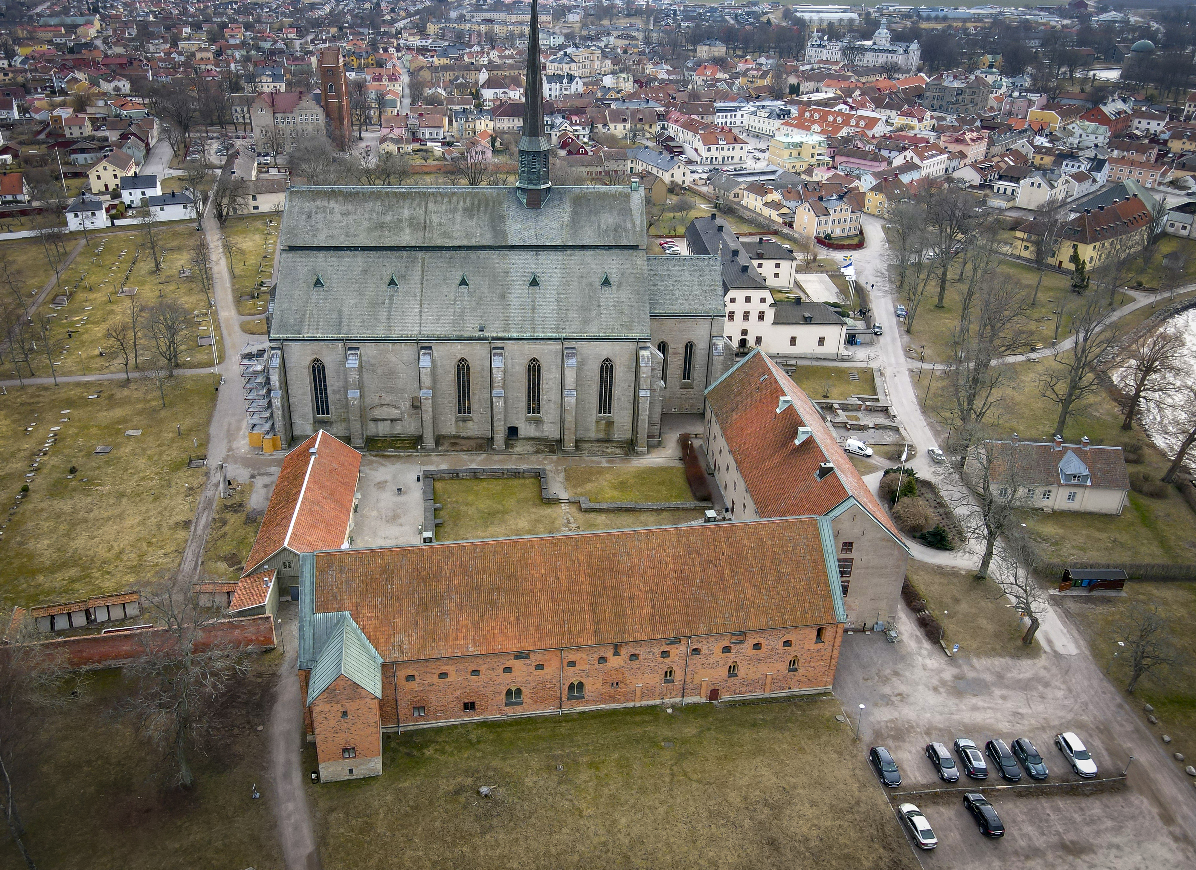 Bild ovanifrån på klosterområdet i Vadstena.