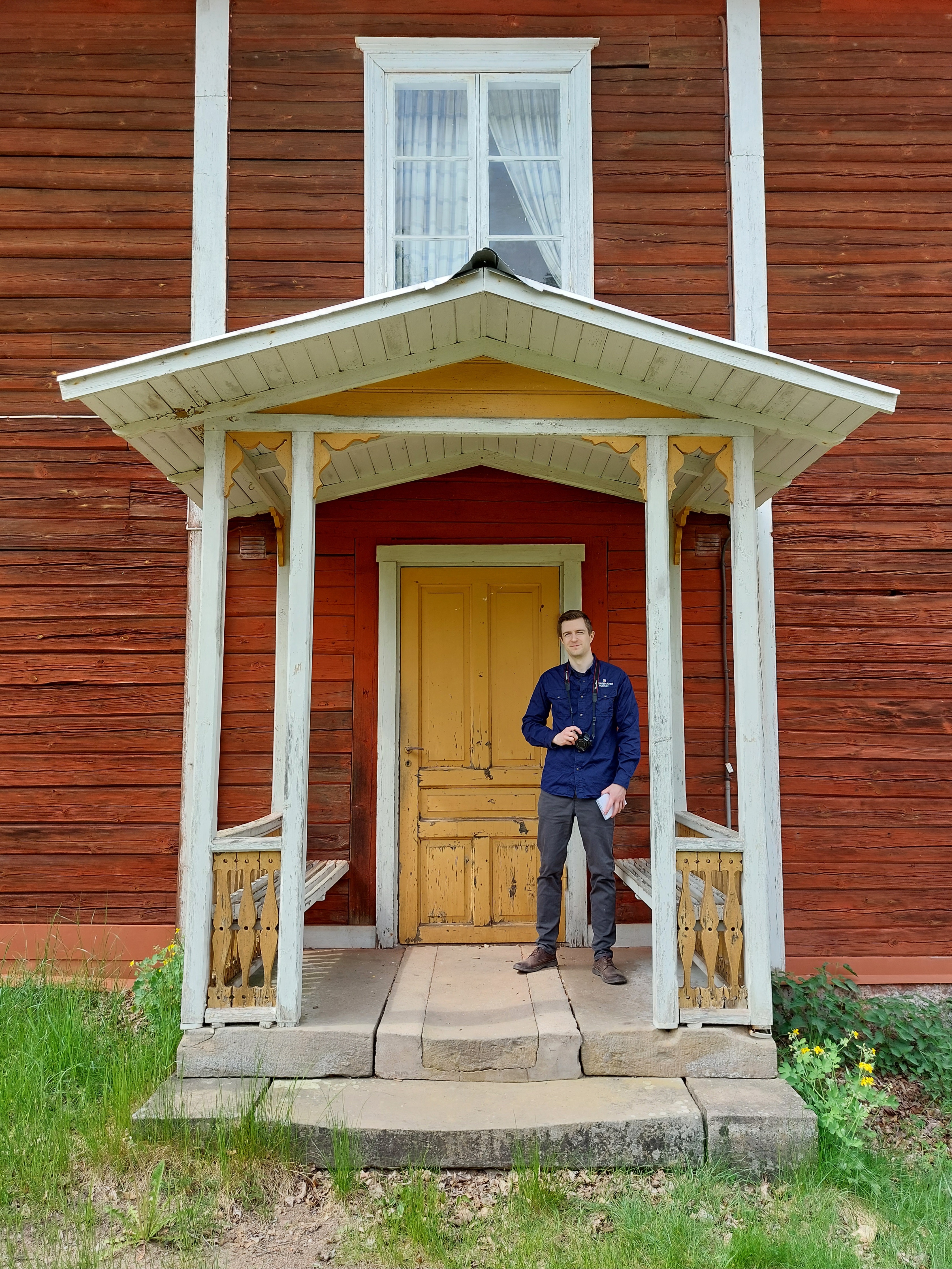 Byggnadsantikvarie Johan Bergström på uppdrag i Medevi brunn.