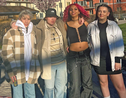 En grupp personer från Ung Konst Röst som poserar för ett foto