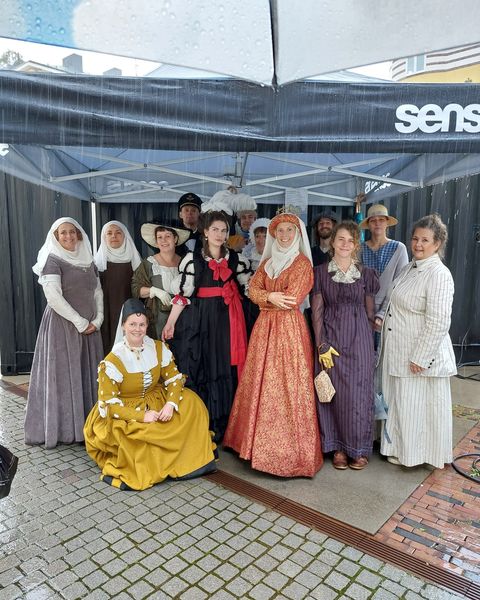 Från 2023 års historiska modevisning under Linköpings stadsfest.