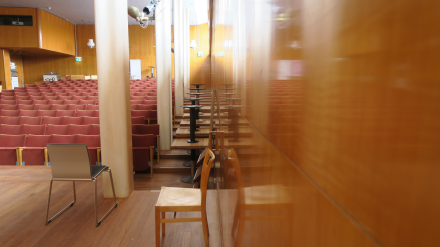 Interiör i Östergötlands museums huvudbyggnad i Linköping, byggd 1939 i funktionalistisk stil.