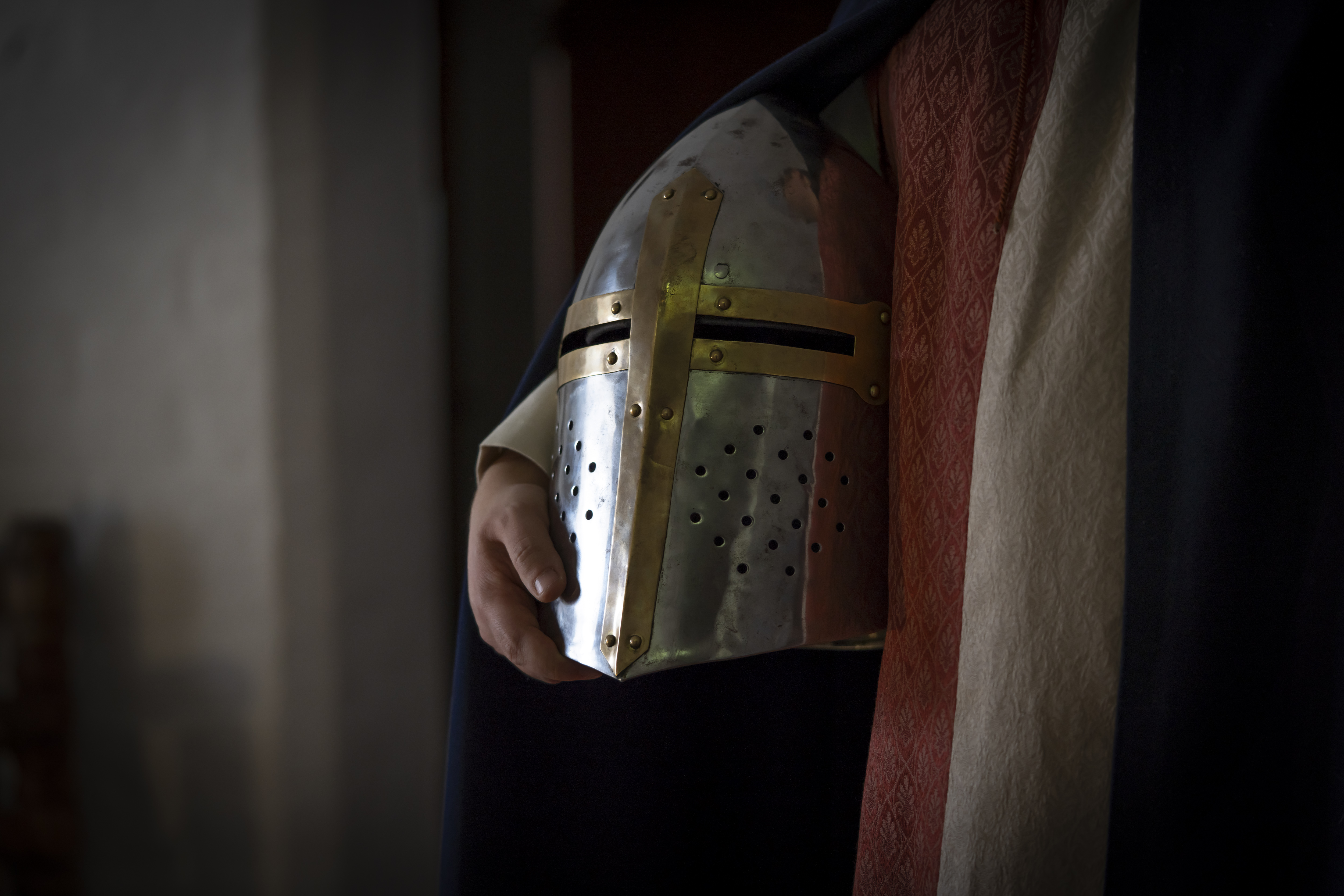 Riddare med hjälm på Sancta Birgitta Klostermuseum.