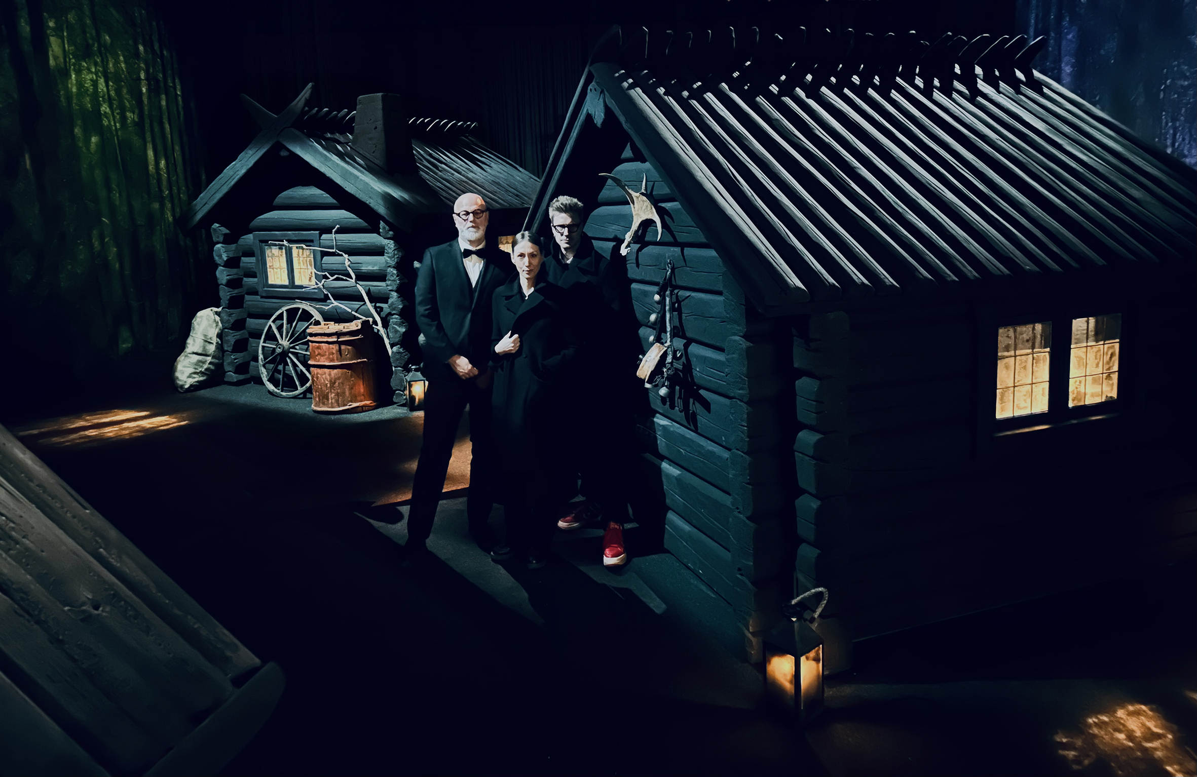 Pompe Hedengren, Cecilia Düringer och Erik Gullberg i utställningen HÄXOR.