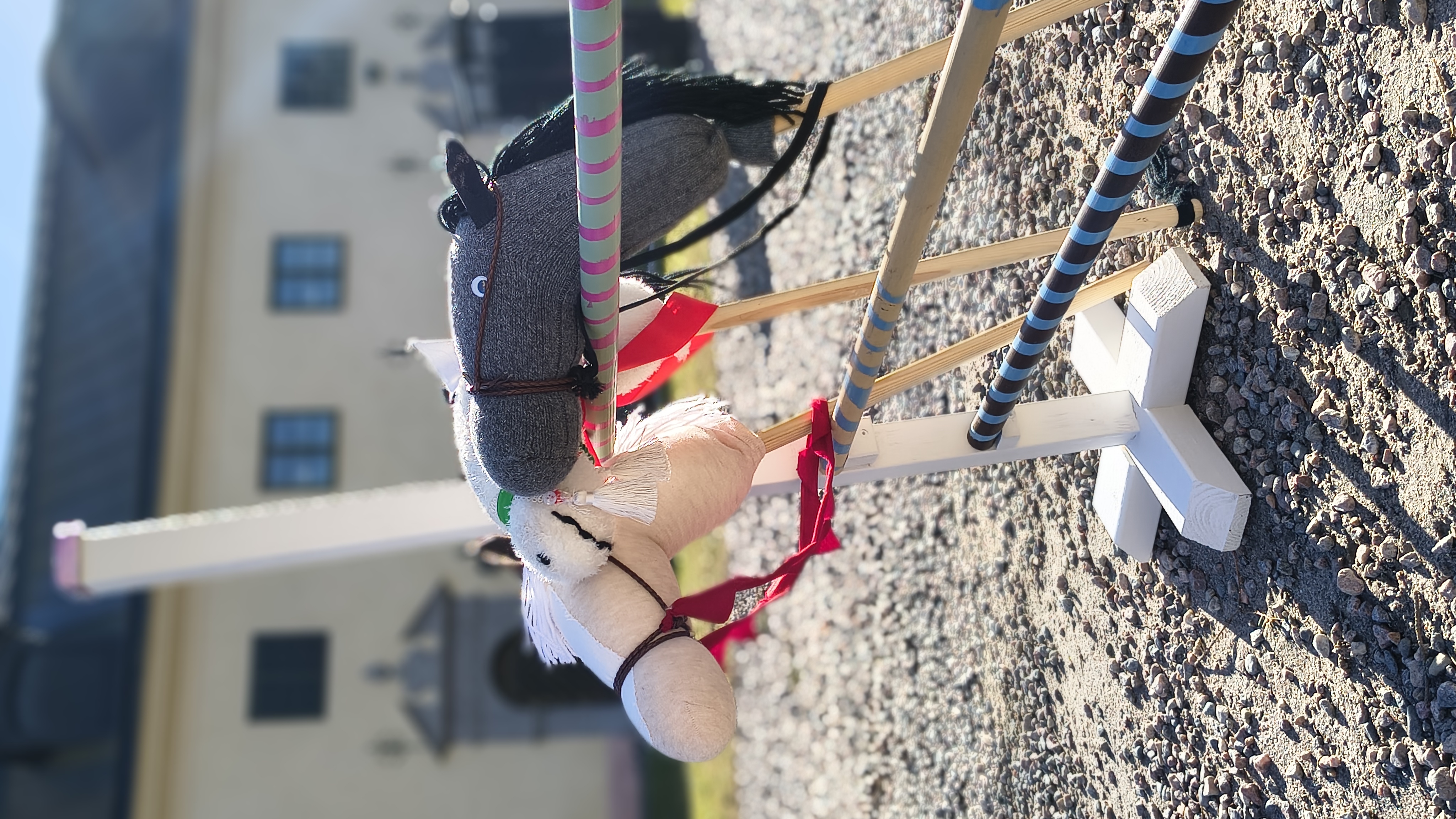 Käpphästar utanför Löfstad slott.