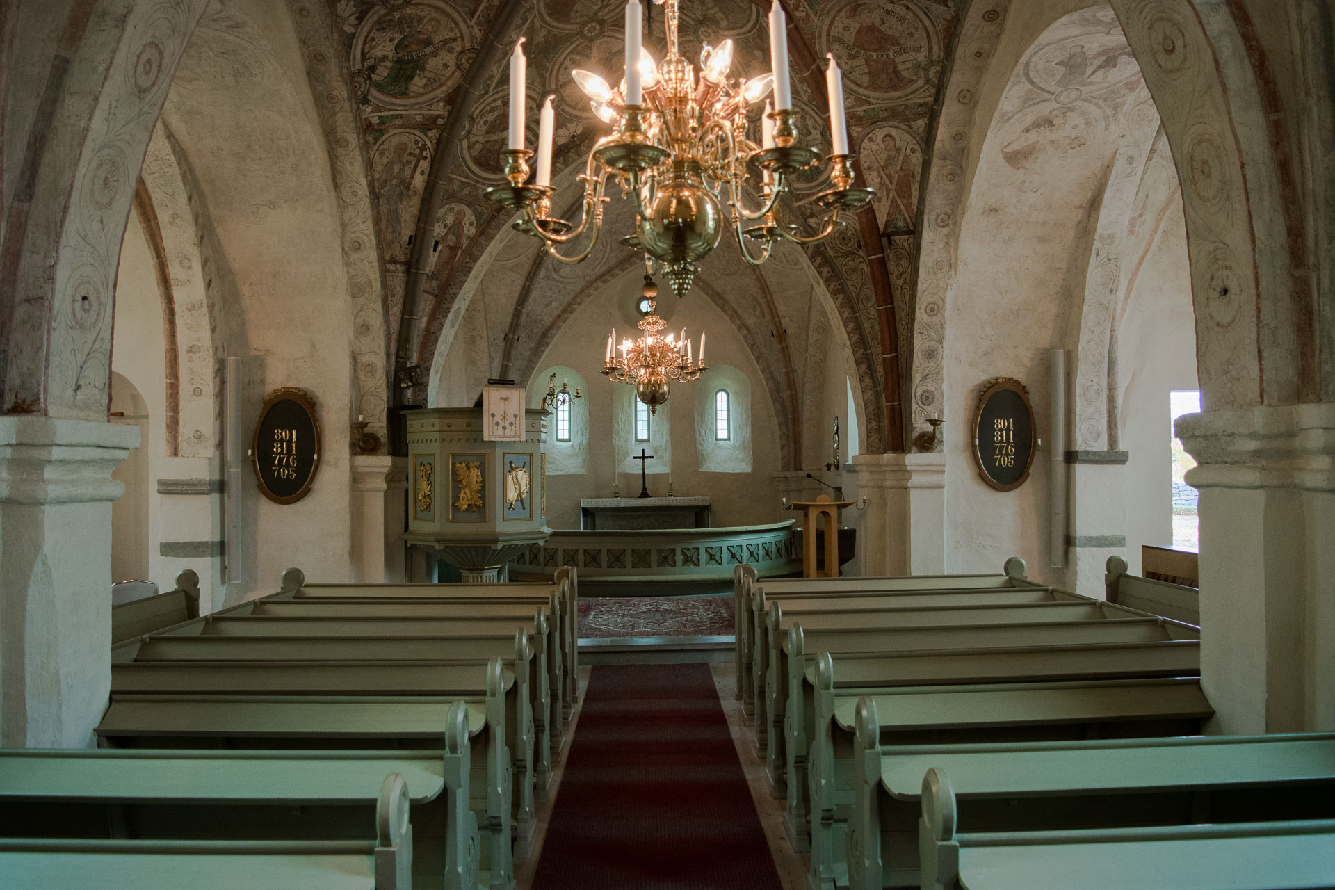 Interiörbild från Örberga kyrka utanför Vadstena.