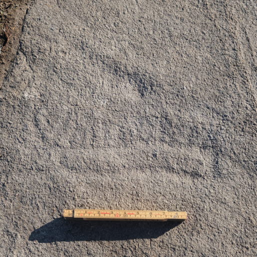 Nyupptäckt hällristning i form av ett skepp. I Staby, strax intill Gärstadverket, i norra Linköping.