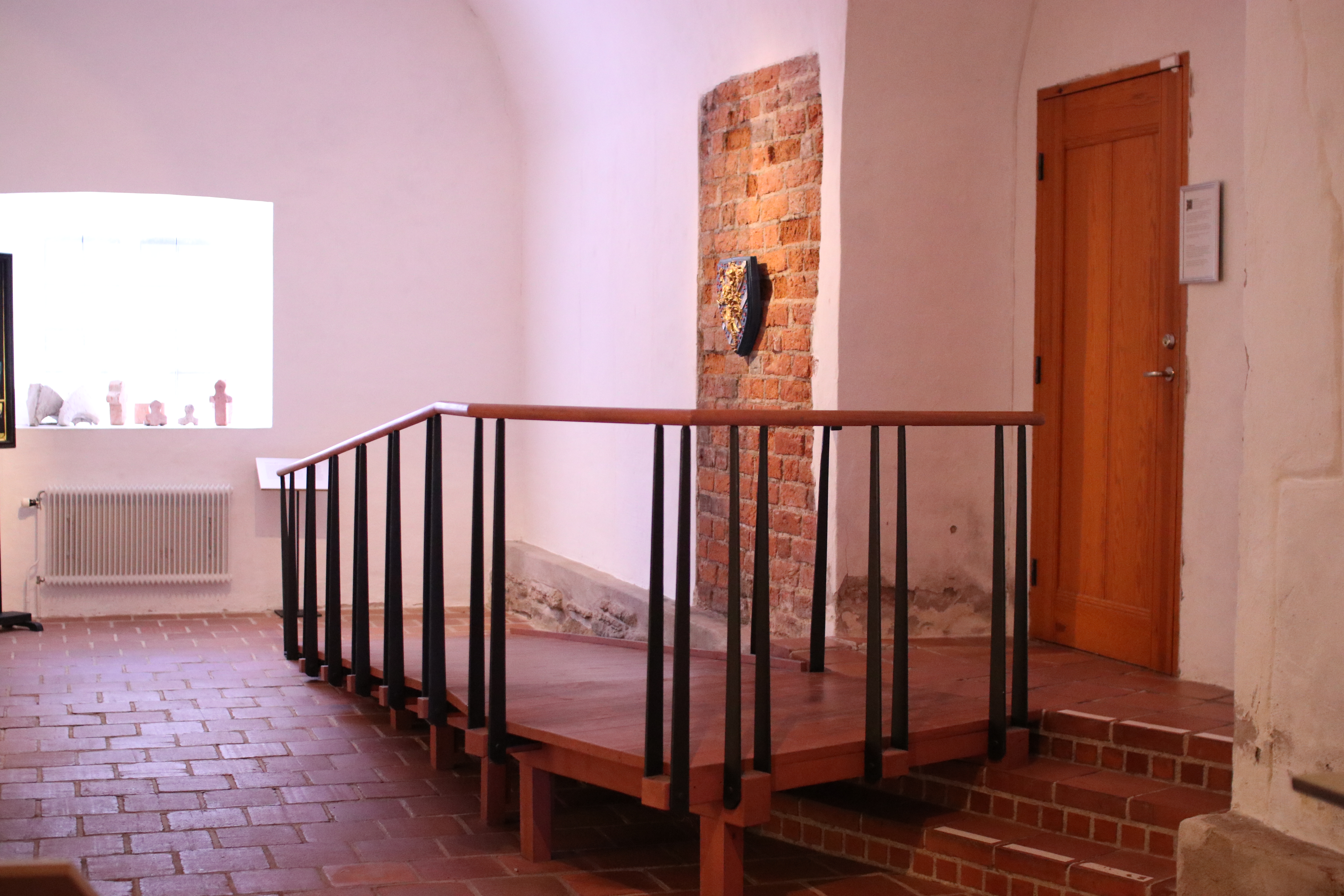 Ramp inne på Sancta Birgitta Klostermuseum.