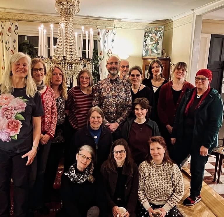 Folkmusikkören TRADIDÁ under ledning av Marie Länne Persson.