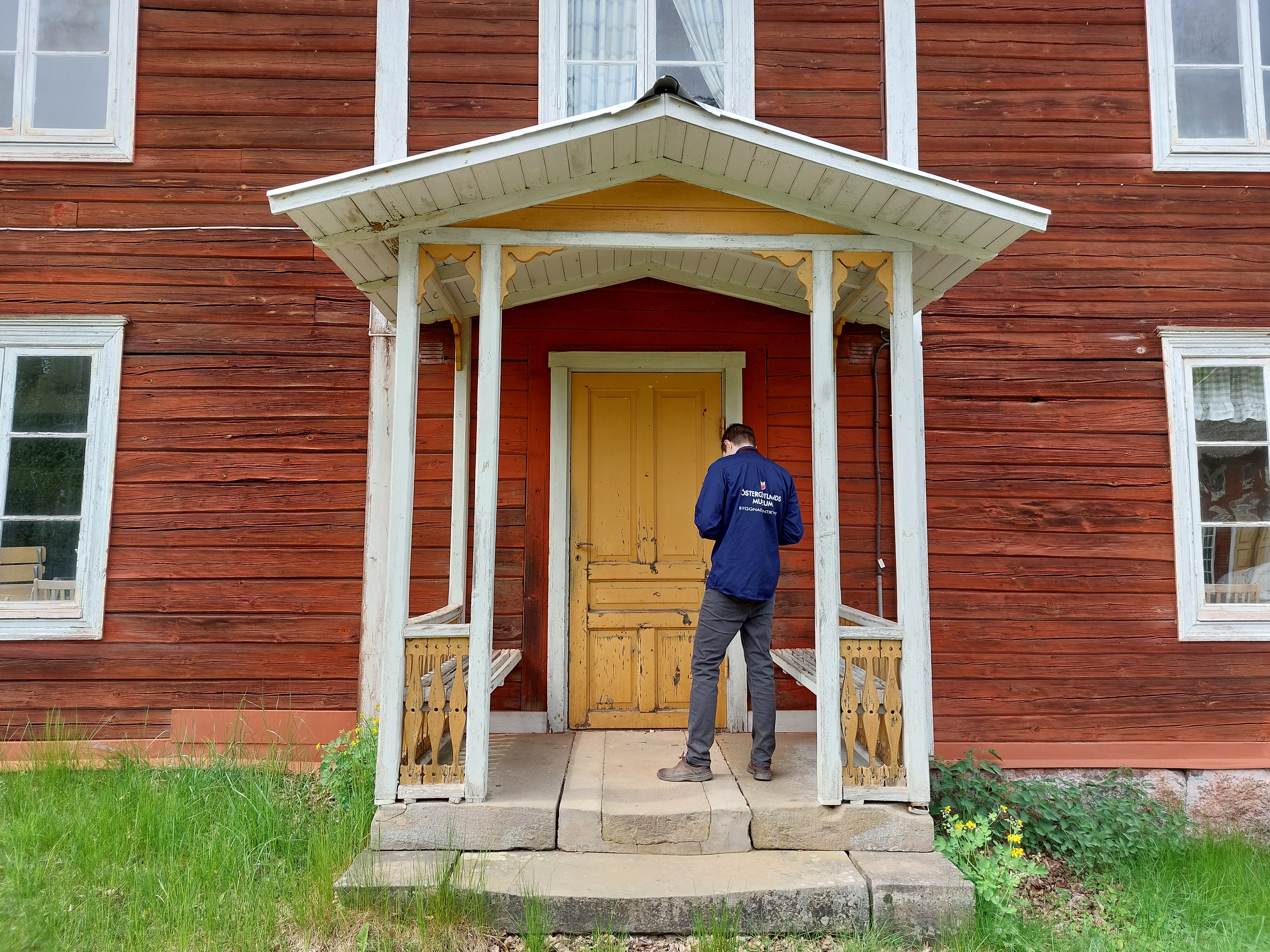 Exteriörbild från Medevi Brunn med byggnadsantikvarie Johan Bergström.