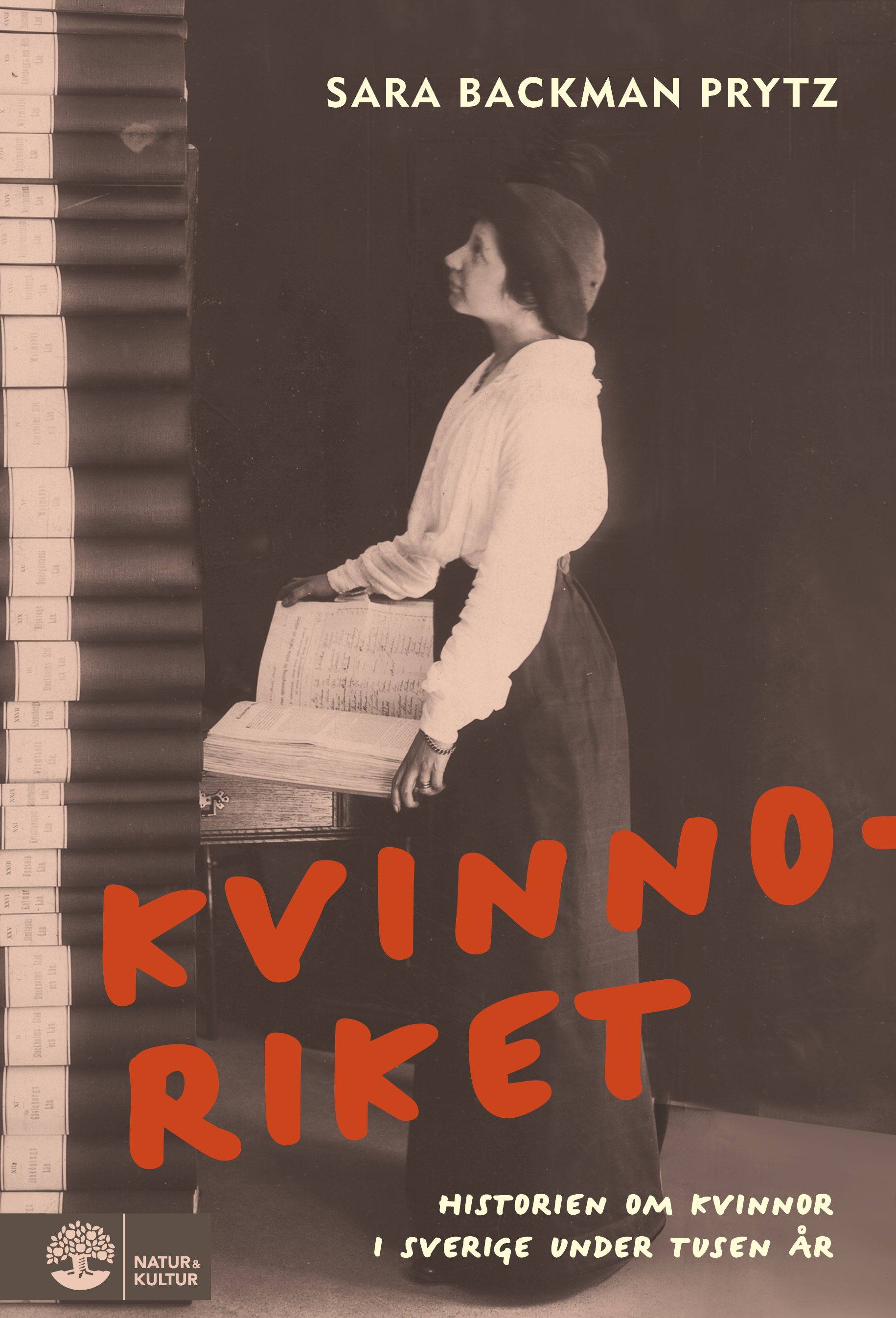 Sara Backman Prytz föreläser utifrån sin bok Kvinnoriket.