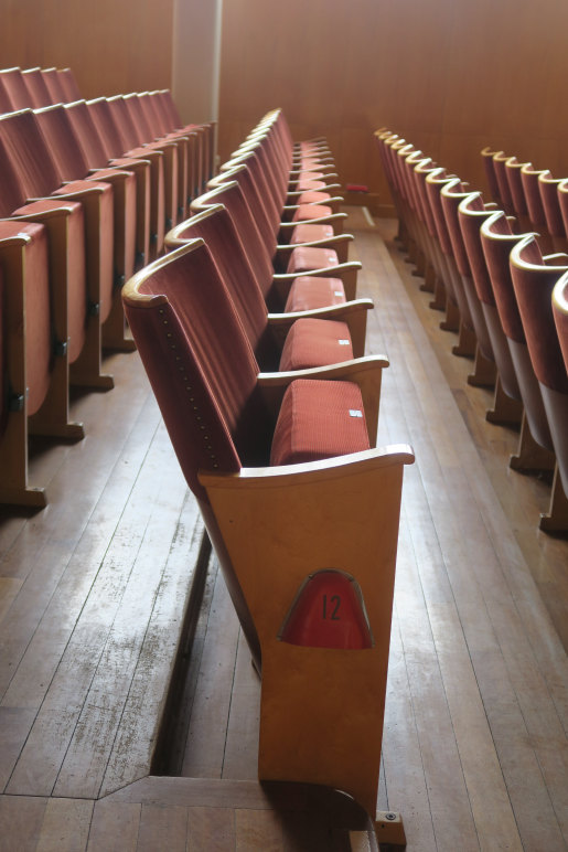 Interiör i Östergötlands museums huvudbyggnad i Linköping, byggd 1939 i funktionalistisk stil.