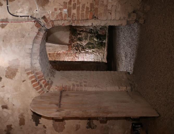 Bild på port i källaren på Löfstad