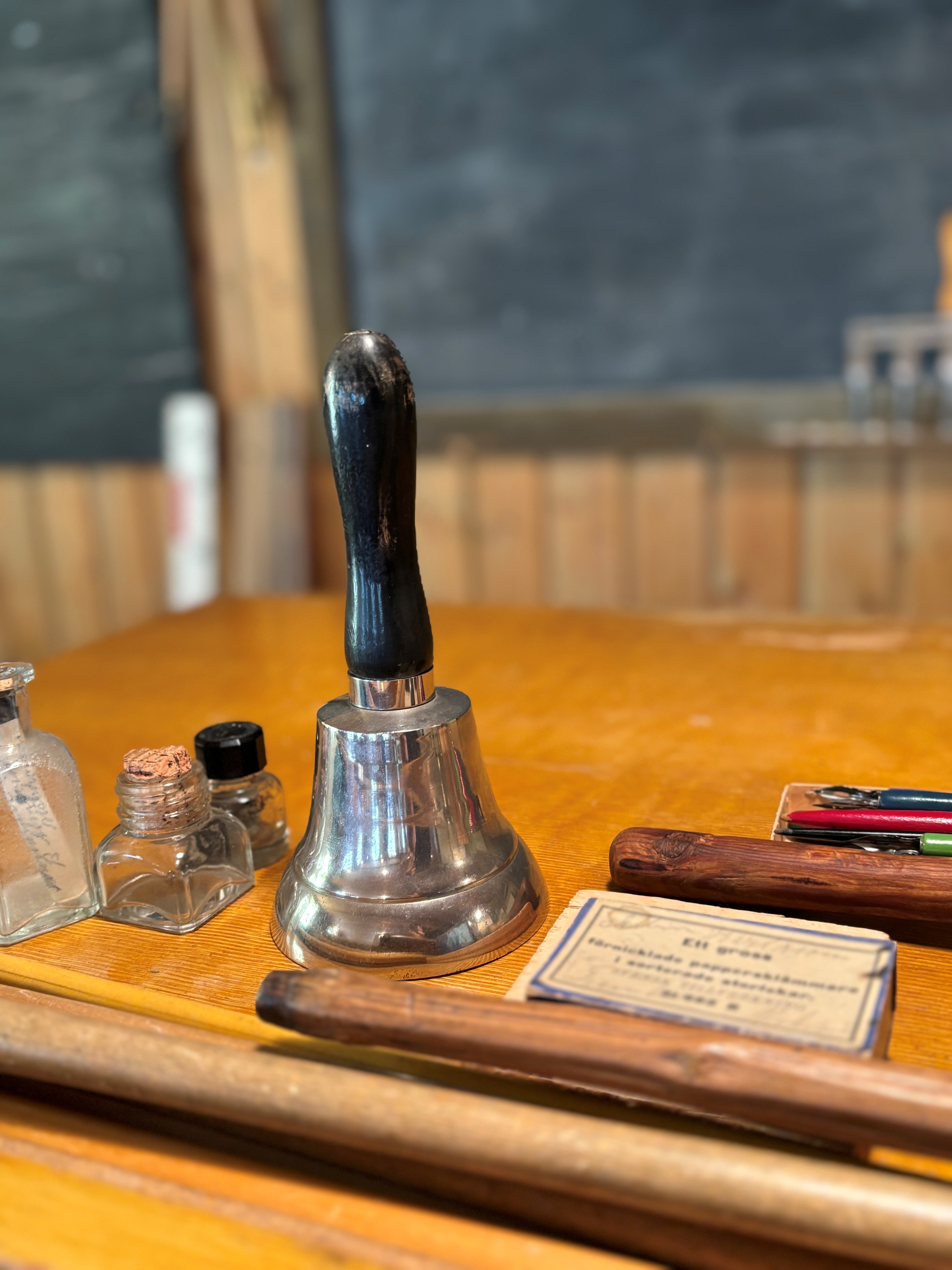 Detaljbild från Asby skolmuseum i Asby, Ydre.