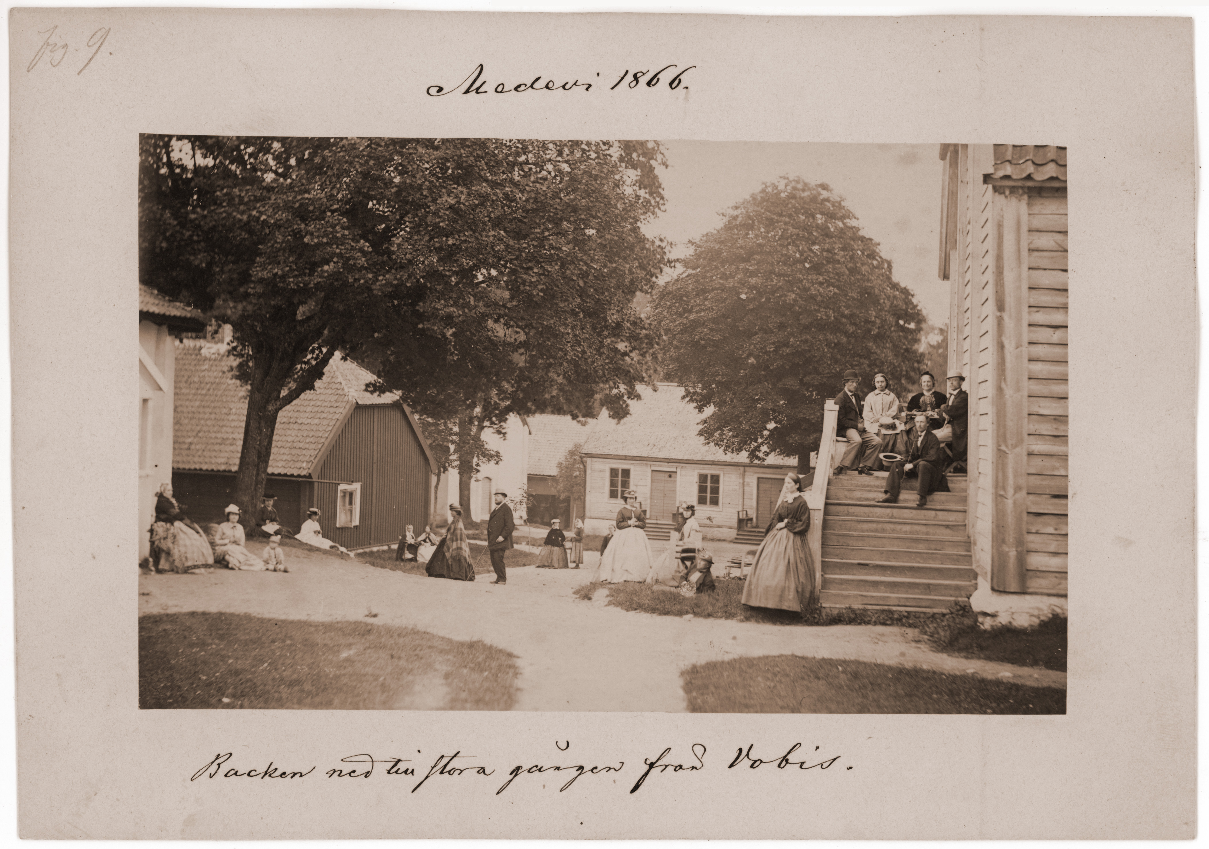 Bild från Medevi brunn år 1866; "Backen till stora gången från Vobis". Fotografen är okänd.