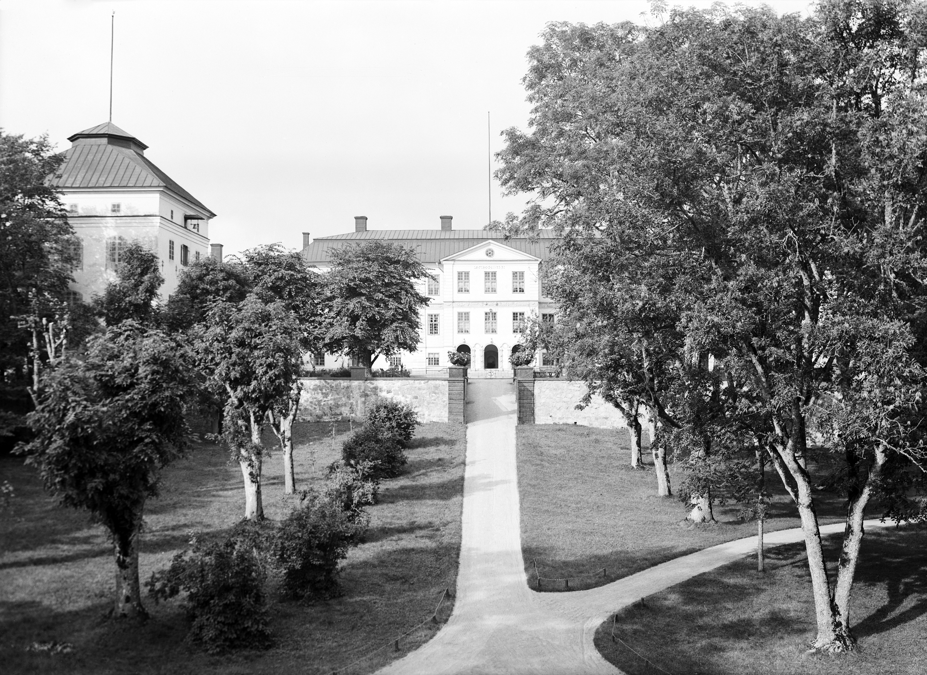 Löfstad slott runt 1940. Från Östergötlands museums samlingar/DigitaltMuseum.