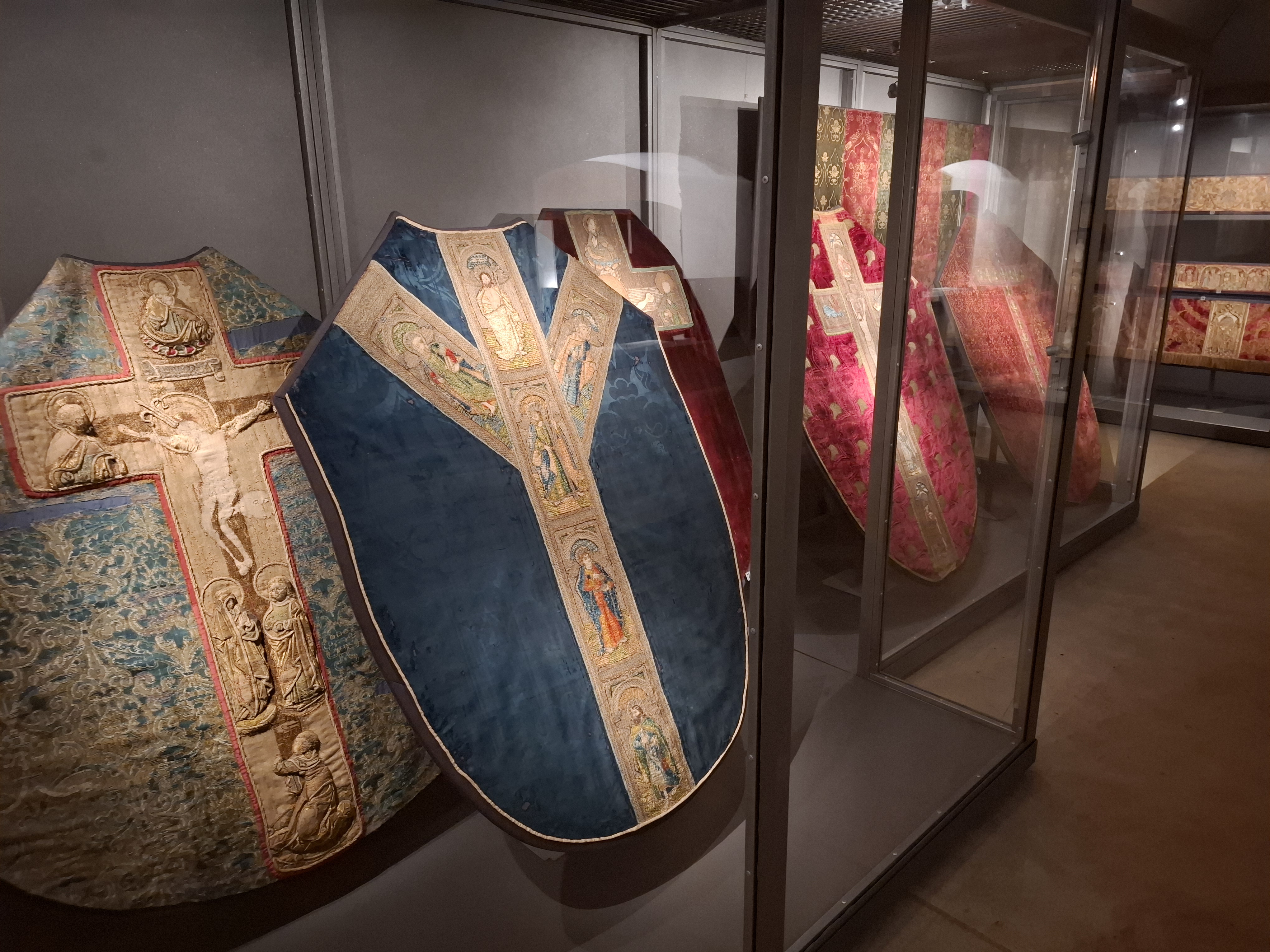 Textilier på Sancta Birgitta Klostermuseum.